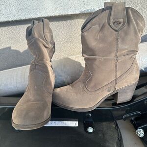 Rocket Dog Taupe Heeled Boots